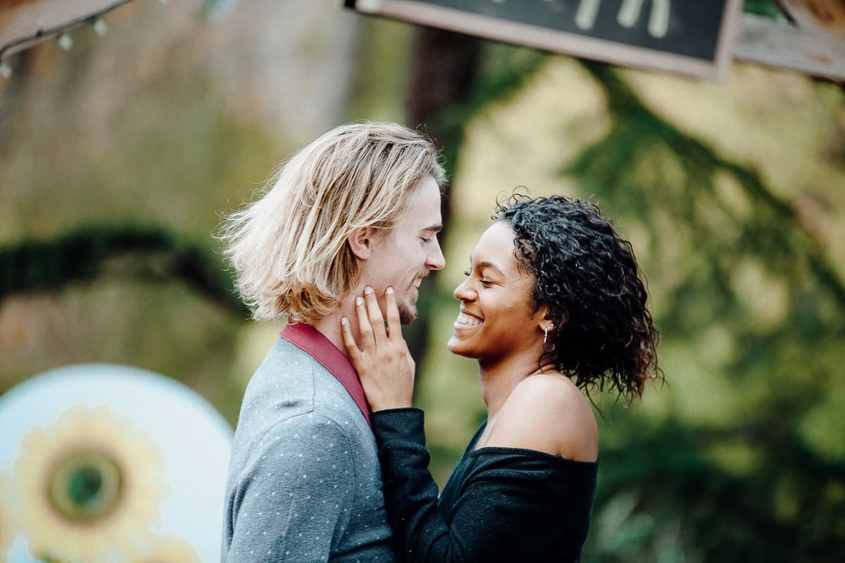 outdoor engagement photos ideas