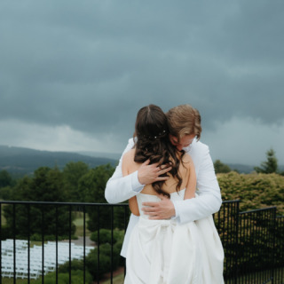 Megan & Clark’s wedding at Catoctin Hall, Myersville: First Look⁠#yesdearmanIdo #SunsetView #FrederickMD #MarylandBride #VAWeddings⁠Floral: @freesia.and.vine⁠Coordinator: @nevermoreweddingsandevents⁠Hair & Makeup: @glambridalbeauty⁠DJ: @thedapperdjs⁠Catering & Venue: @catoctinhallatmusketridge⁠Photo & Video: @olgagurton